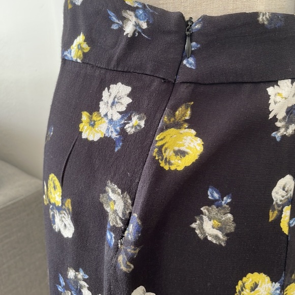 Nunui Floral Navy Blue Womens Shorts AU 12 - Blue with colourful flowers - Picture 6 of 16